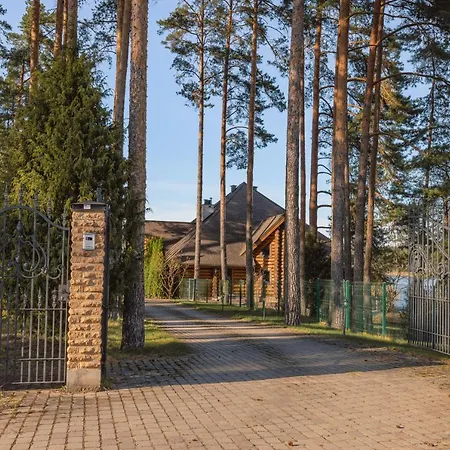 Lakeside Escape Semesterbostad Sunisi